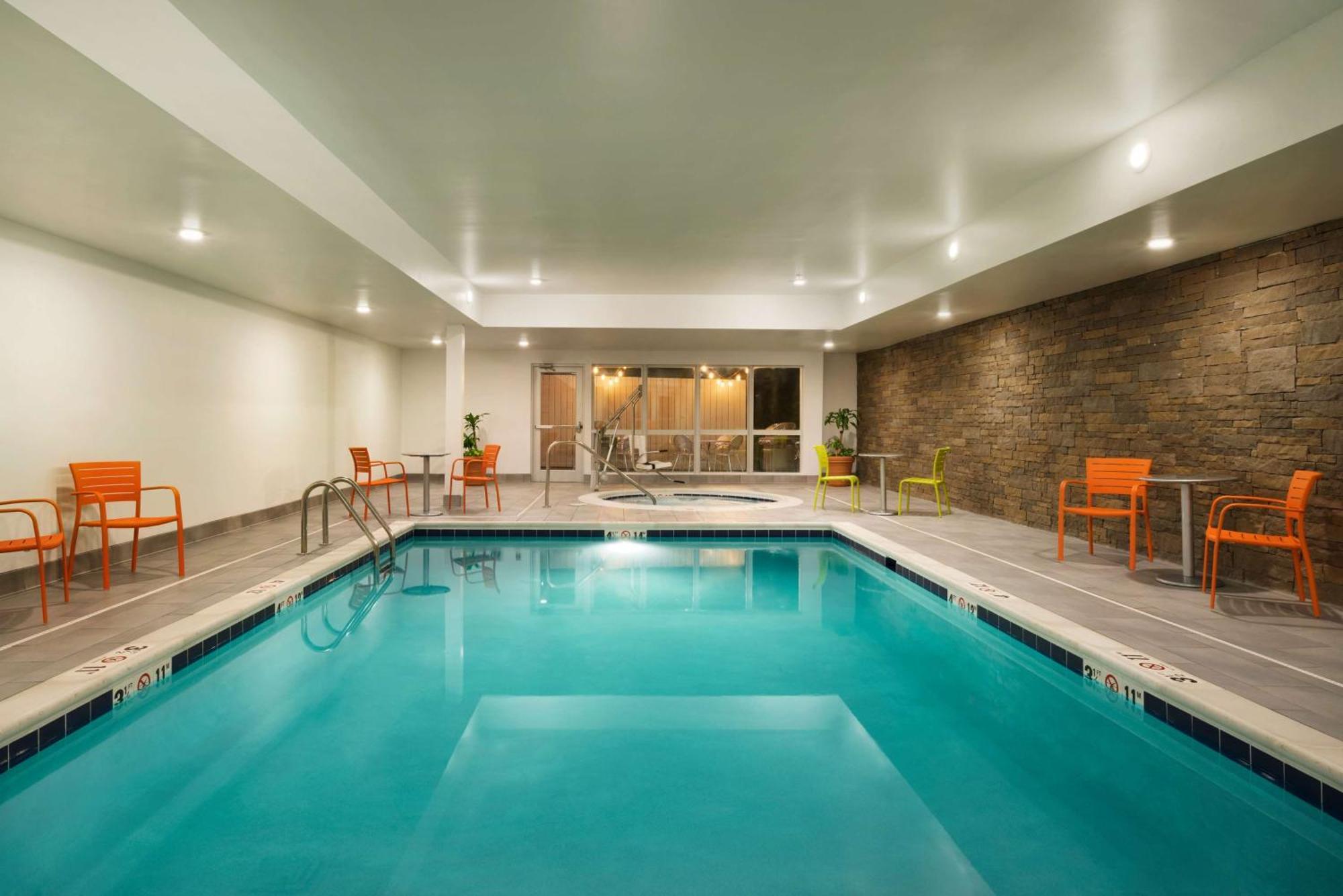 Home2 Suites By Hilton Roanoke Exterior photo